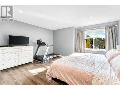 102 3825 Glen Canyon Drive, West Kelowna, BC - Indoor Photo Showing Bedroom