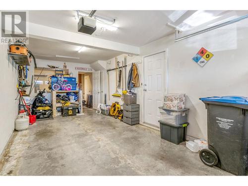 102 3825 Glen Canyon Drive, West Kelowna, BC - Indoor Photo Showing Garage