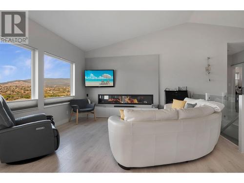 124 Sarsons Road Unit# 70, Vernon, BC - Indoor Photo Showing Living Room