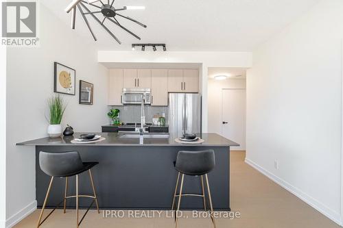 1107 - 4011 Brickstone Mews, Mississauga, ON - Indoor Photo Showing Kitchen