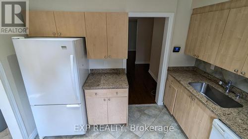 106 - 701 Burnhamthorpe Road, Toronto, ON - Indoor Photo Showing Kitchen