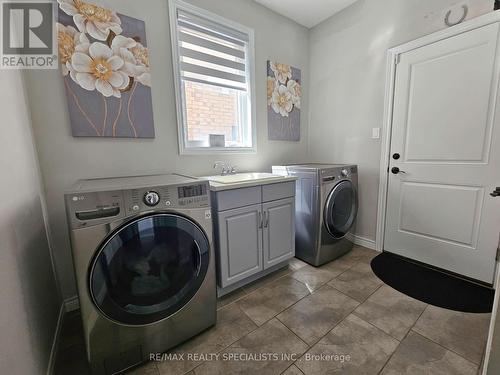 77 Taylor Drive, East Luther Grand Valley, ON - Indoor Photo Showing Laundry Room