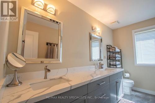 77 Taylor Drive, East Luther Grand Valley, ON - Indoor Photo Showing Bathroom