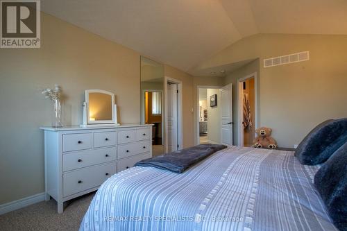 77 Taylor Drive, East Luther Grand Valley, ON - Indoor Photo Showing Bedroom