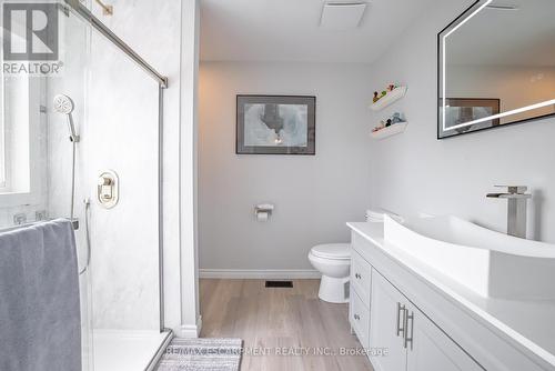 93 Bradley Avenue, Hamilton, ON - Indoor Photo Showing Bathroom