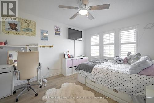 93 Bradley Avenue, Hamilton, ON - Indoor Photo Showing Bedroom