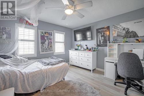 93 Bradley Avenue, Hamilton, ON - Indoor Photo Showing Bedroom