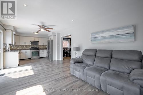 93 Bradley Avenue, Hamilton (Binbrook), ON - Indoor Photo Showing Living Room