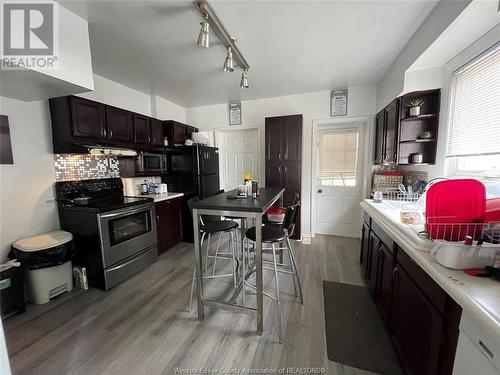 430-32 Campbell Avenue, Windsor, ON - Indoor Photo Showing Kitchen