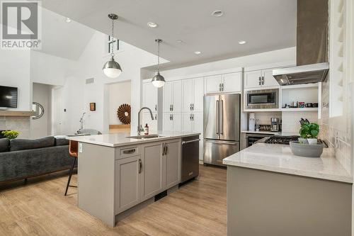 172 Diamond Way, Vernon, BC - Indoor Photo Showing Kitchen With Upgraded Kitchen