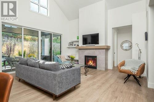 172 Diamond Way, Vernon, BC - Indoor Photo Showing Living Room With Fireplace