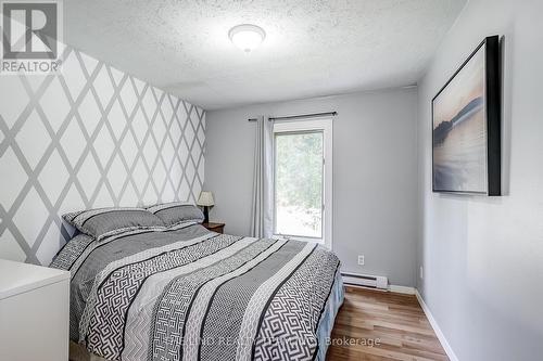 949 Raymond Road, Muskoka Lakes, ON - Indoor Photo Showing Bedroom