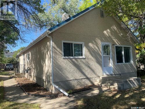 111 Sidney Street, Maple Creek, SK - Outdoor