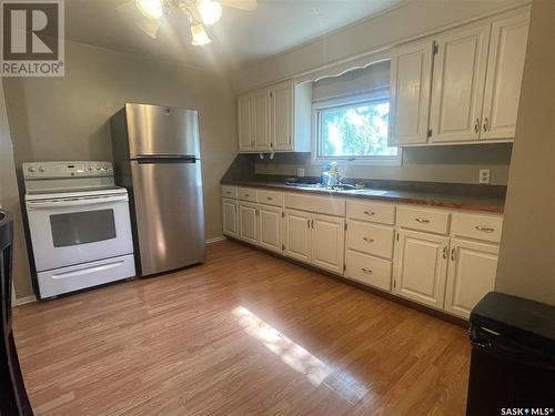 111 Sidney Street, Maple Creek, SK - Indoor Photo Showing Kitchen