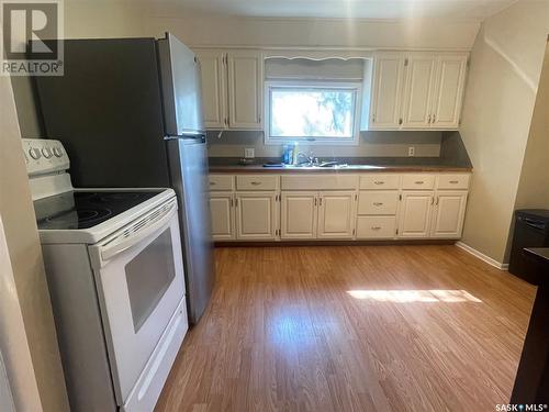 111 Sidney Street, Maple Creek, SK - Indoor Photo Showing Kitchen With Double Sink