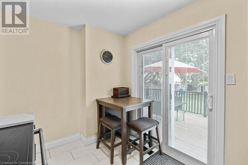 277 East 26Th Street, Hamilton, ON - Indoor Photo Showing Kitchen With Upgraded Kitchen