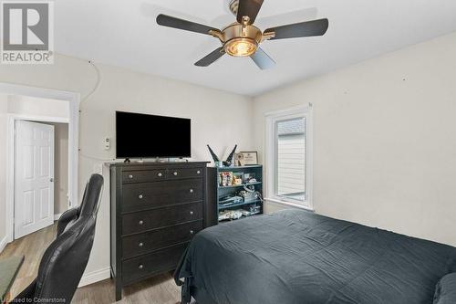 277 East 26Th Street, Hamilton, ON - Indoor Photo Showing Bedroom