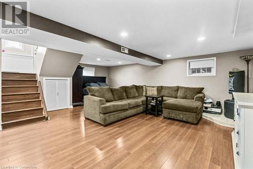 277 East 26Th Street, Hamilton, ON - Indoor Photo Showing Living Room