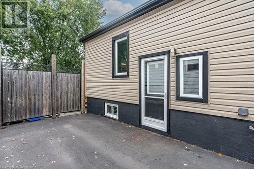 277 East 26Th Street, Hamilton, ON - Indoor Photo Showing Bathroom