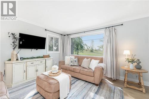 18 South Main Street Street, Thorold, ON - Indoor Photo Showing Living Room