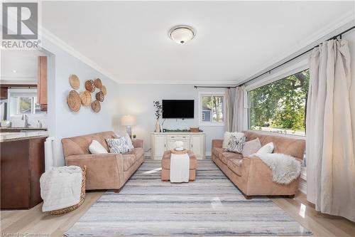 18 South Main Street Street, Thorold, ON - Indoor Photo Showing Living Room