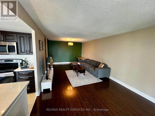 1107 - 350 Webb Drive, Mississauga (City Centre), ON - Indoor Photo Showing Kitchen