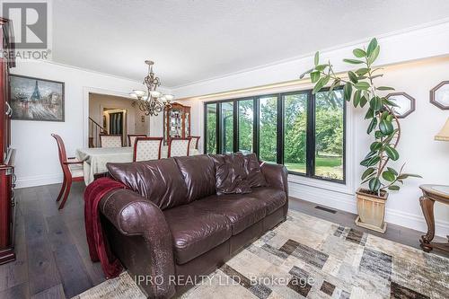 6845 19Th Side Road, King, ON - Indoor Photo Showing Living Room