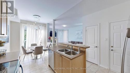 25 Thistle Avenue, Richmond Hill, ON - Indoor Photo Showing Kitchen With Double Sink