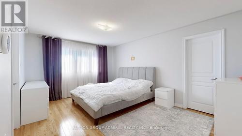 25 Thistle Avenue, Richmond Hill, ON - Indoor Photo Showing Bedroom