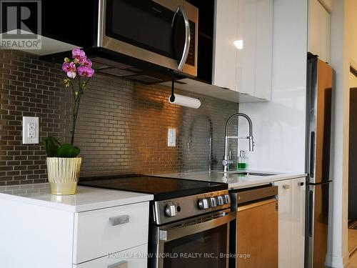 306 - 10 De Boers Drive, Toronto (York University Heights), ON - Indoor Photo Showing Kitchen