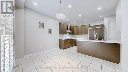 195 Sussexvale Drive, Brampton (Sandringham-Wellington), ON - Indoor Photo Showing Kitchen