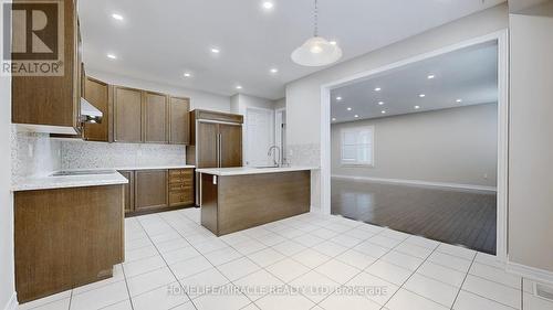 195 Sussexvale Drive, Brampton (Sandringham-Wellington), ON - Indoor Photo Showing Kitchen