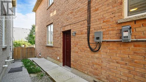 195 Sussexvale Drive, Brampton (Sandringham-Wellington), ON - Outdoor With Exterior