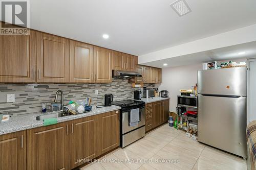 195 Sussexvale Drive, Brampton (Sandringham-Wellington), ON - Indoor Photo Showing Kitchen With Double Sink