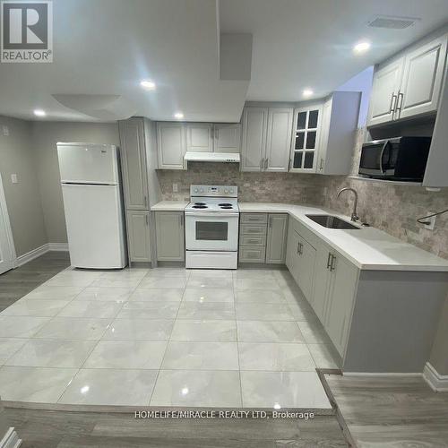 5 Bryony Road, Brampton, ON - Indoor Photo Showing Kitchen