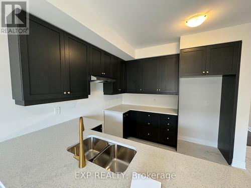 387 Inspire Blvd Boulevard W, Brampton, ON - Indoor Photo Showing Kitchen With Double Sink