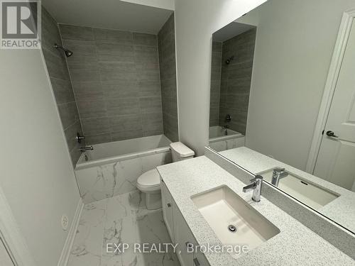 387 Inspire Blvd Boulevard W, Brampton, ON - Indoor Photo Showing Bathroom