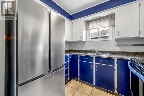 80 Royal Oak Drive, St. John'S, NL - Indoor Photo Showing Kitchen With Stainless Steel Kitchen With Double Sink