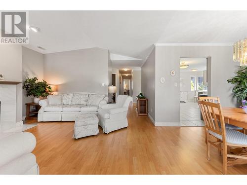 3146 Paris Street Unit# 209, Penticton, BC - Indoor Photo Showing Living Room With Fireplace