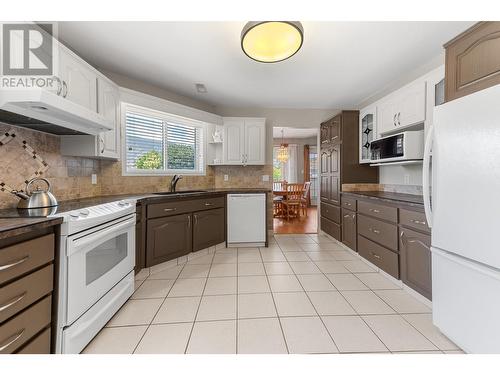 3146 Paris Street Unit# 209, Penticton, BC - Indoor Photo Showing Kitchen