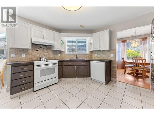 3146 Paris Street Unit# 209, Penticton, BC - Indoor Photo Showing Kitchen