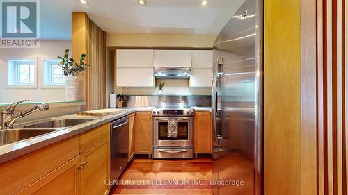 2 - 162 Settlers Way, Blue Mountains, ON - Indoor Photo Showing Kitchen With Stainless Steel Kitchen With Double Sink