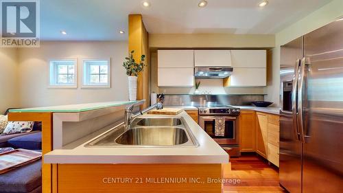 2 - 162 Settlers Way, Blue Mountains, ON - Indoor Photo Showing Kitchen With Double Sink