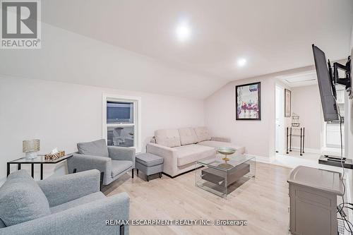 4733 River Road, Niagara Falls, ON - Indoor Photo Showing Living Room