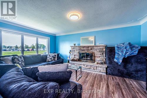 54 Third Street, Welland, ON - Indoor Photo Showing Living Room With Fireplace