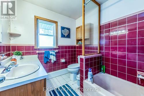 54 Third Street, Welland, ON - Indoor Photo Showing Bathroom