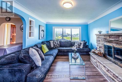 54 Third Street, Welland, ON - Indoor Photo Showing Living Room With Fireplace