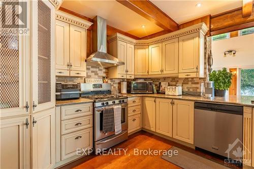 3619 Concession Road 1 Road, Prescott And Russell, ON - Indoor Photo Showing Kitchen