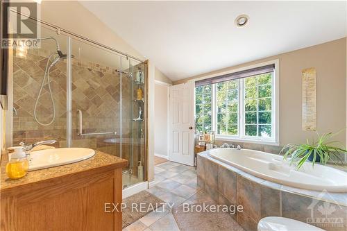 3619 Concession Road 1 Road, Prescott And Russell, ON - Indoor Photo Showing Bathroom