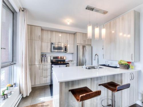 Kitchen - 311-4151 Rue De Salaberry, Montréal (Ahuntsic-Cartierville), QC - Indoor Photo Showing Kitchen With Double Sink With Upgraded Kitchen